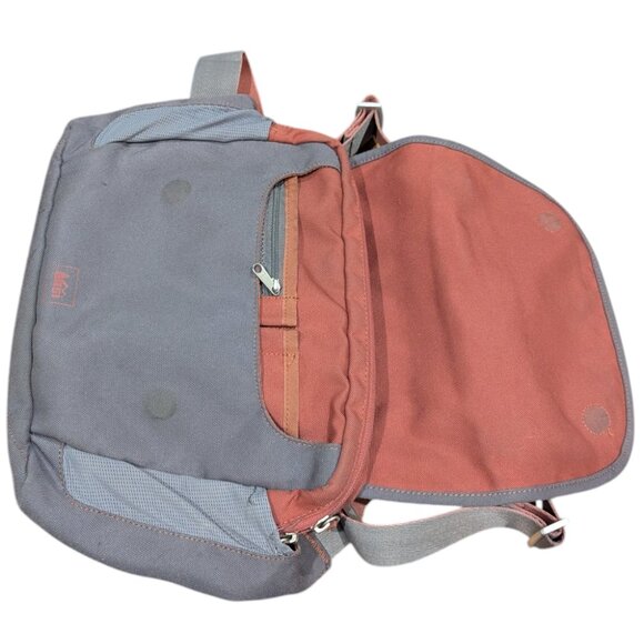 REI Purse with adjustable shoulder strap - magnetic closure - Picture 3 of 9